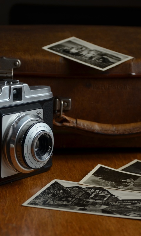 Das Retro Camera and Photos Wallpaper 480x800