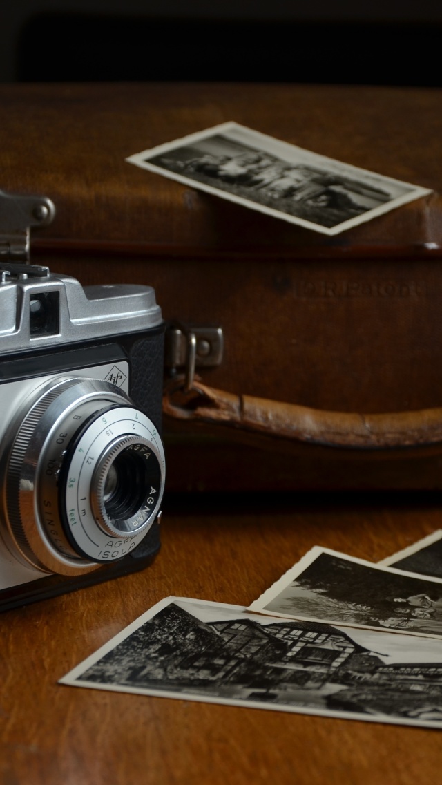 Das Retro Camera and Photos Wallpaper 640x1136