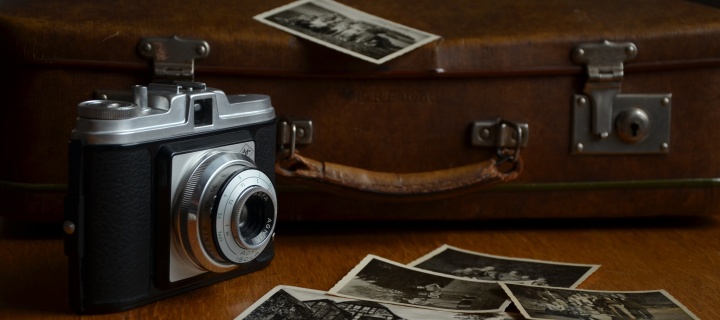 Обои Retro Camera and Photos 720x320