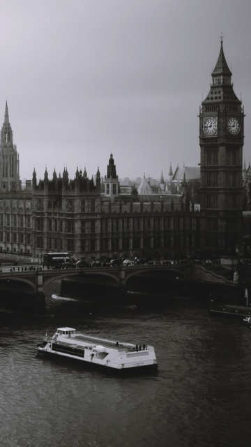 London Black And White screenshot #1 360x640