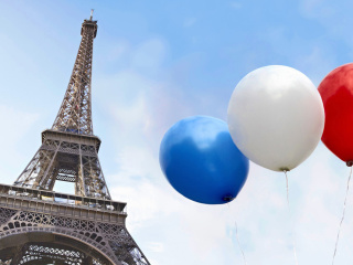 Das Eiffel Tower on Bastille Day Wallpaper 320x240