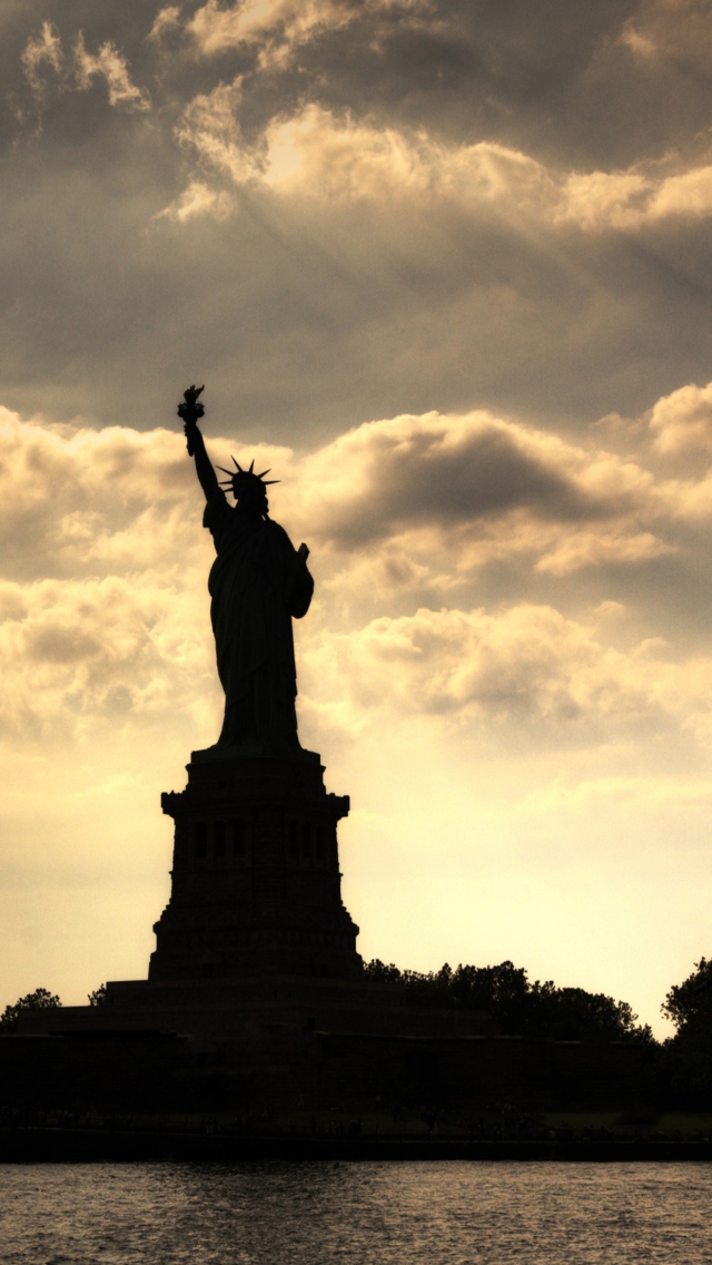 Statue Of Liberty New York America wallpaper 640x1136
