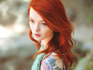 Screenshot №1 pro téma Beautiful Girl With Red Hair 320x240