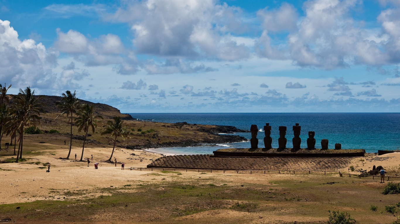 Screenshot №1 pro téma Easter Island Statues 1366x768