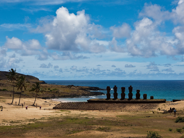 Das Easter Island Statues Wallpaper 640x480