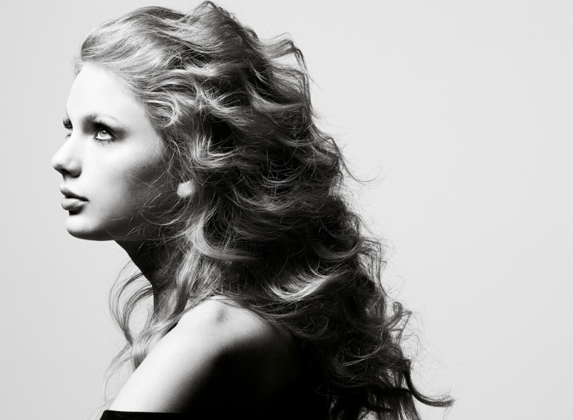 Taylor Swift Side Portrait screenshot #1 1920x1408