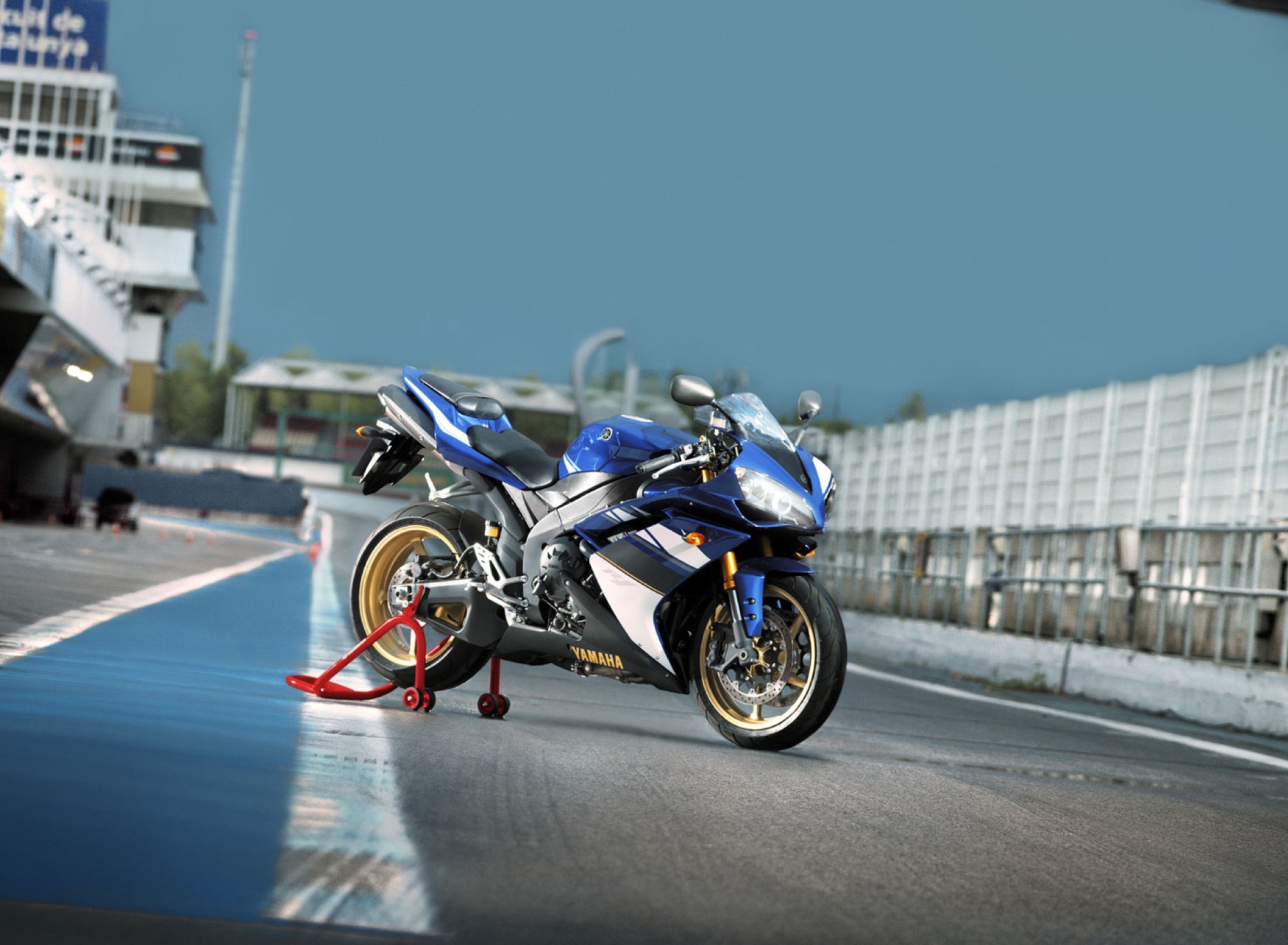 Yamaha Yzf R1 wallpaper 1920x1408