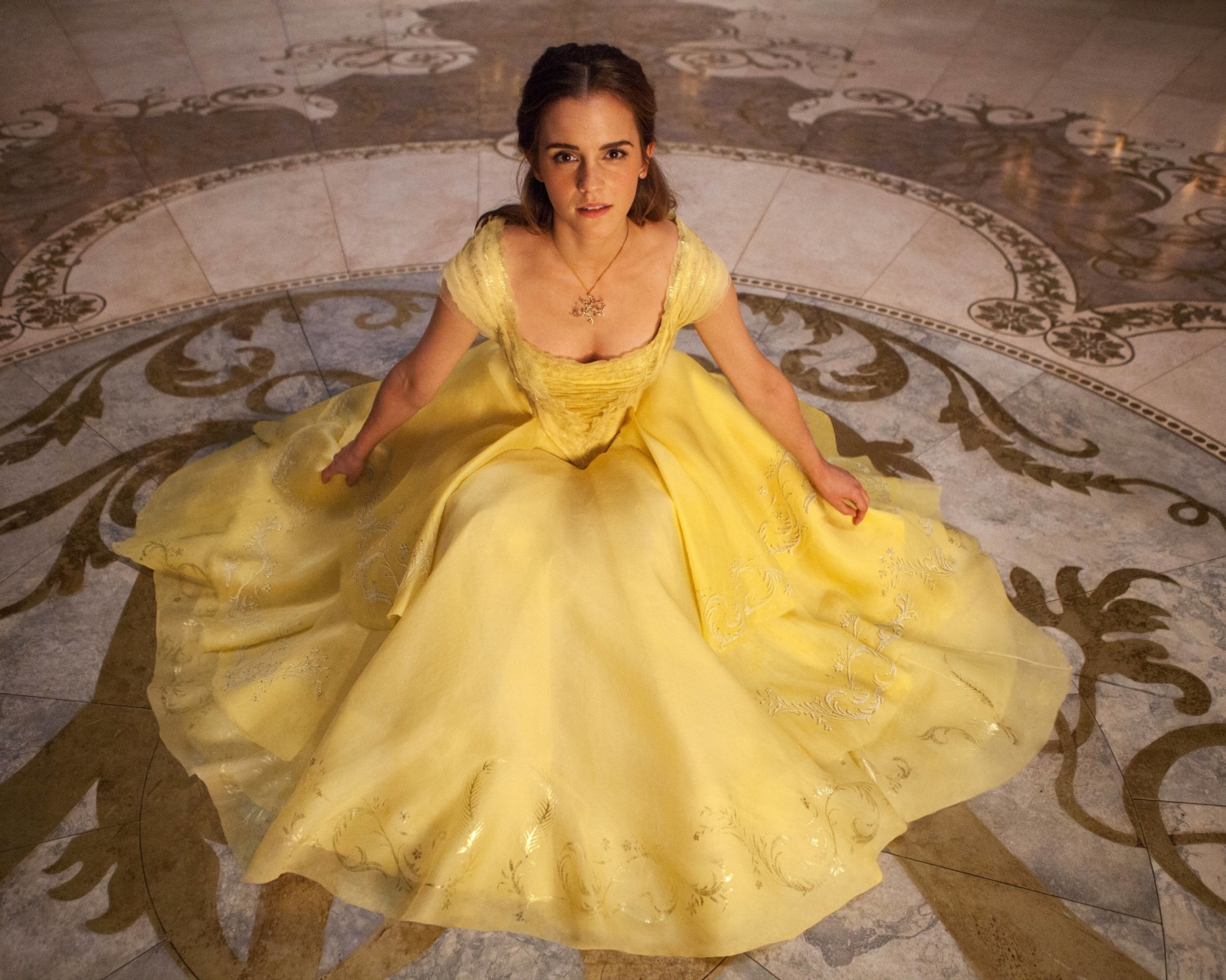 Emma Watson in Beauty and the Beast wallpaper 1600x1280