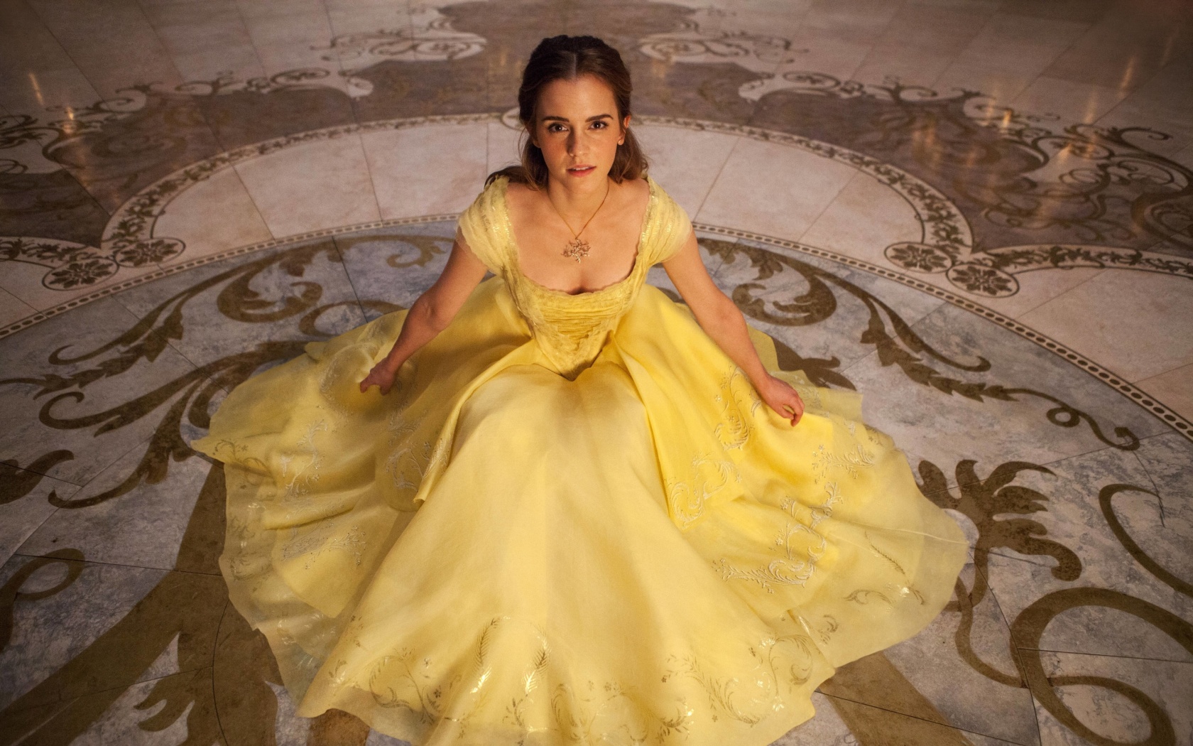 Screenshot №1 pro téma Emma Watson in Beauty and the Beast 1680x1050