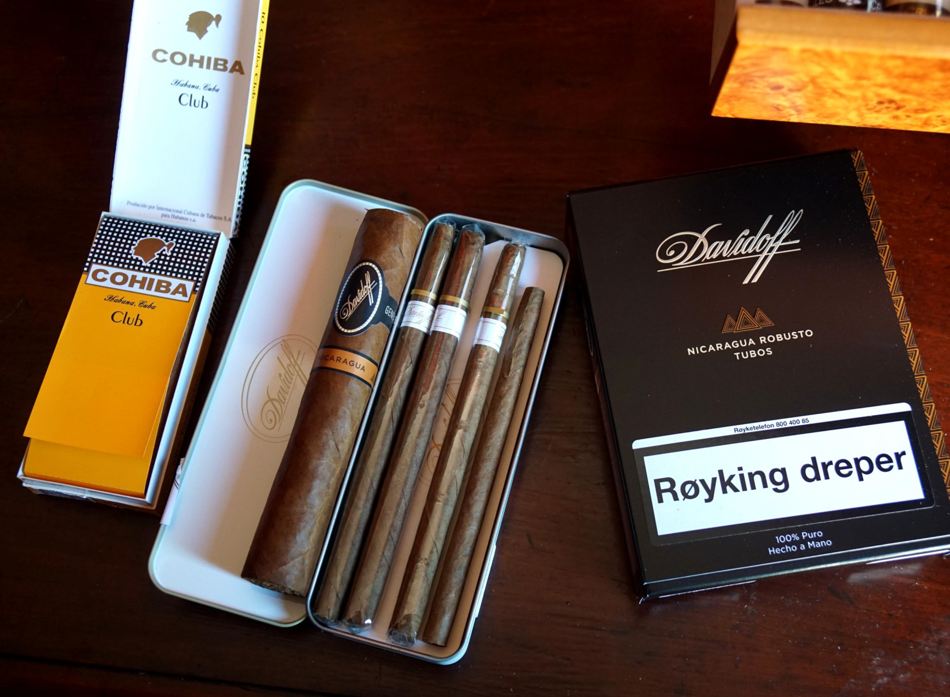 Обои Davidoff and Cohiba Cigars 1920x1408