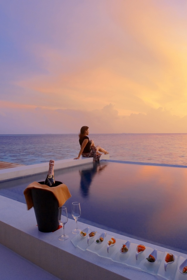 Das Maldives pool with girl Wallpaper 640x960