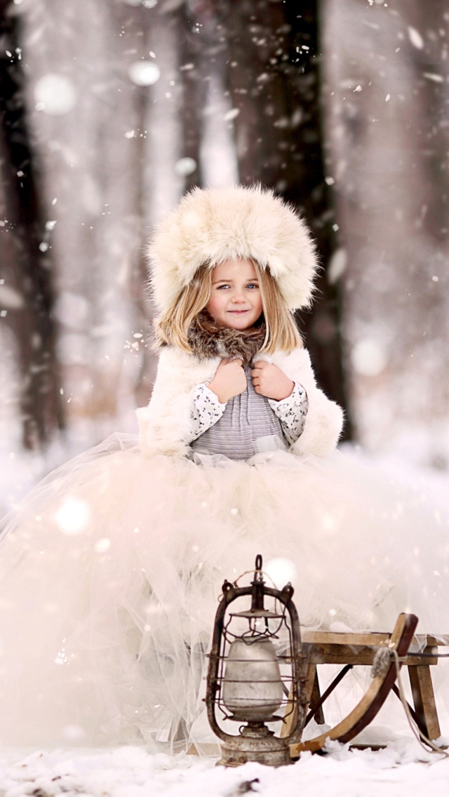 Fondo de pantalla Snow Princess 640x1136