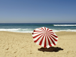 Das Umbrella On The Beach Wallpaper 320x240