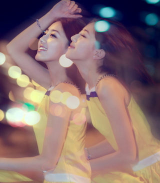 Happy Asian Twins - Obrázkek zdarma pro Nokia 5800 XpressMusic