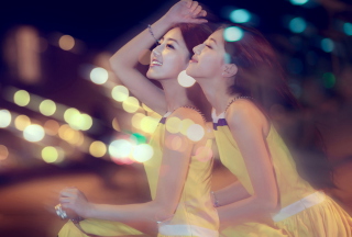 Happy Asian Twins - Obrázkek zdarma pro 720x320