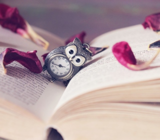 Vintage Owl Watch And Book Wallpaper for iPad 3