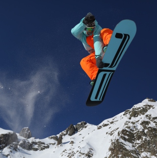 Kostenloses Extreme Snowboarding Wallpaper für iPad mini 2