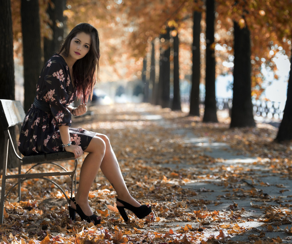 Caucasian joy girl in autumn park wallpaper 960x800