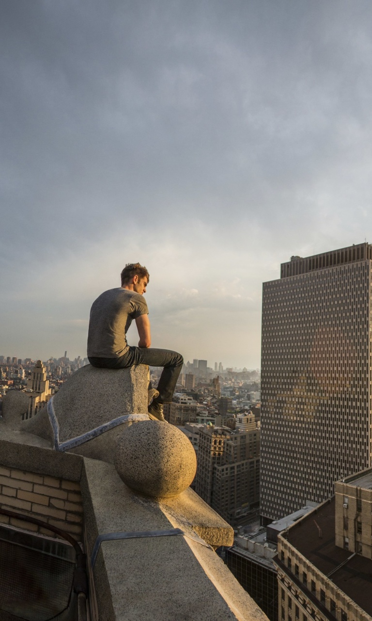 Das Lonely Man on Roof Wallpaper 768x1280