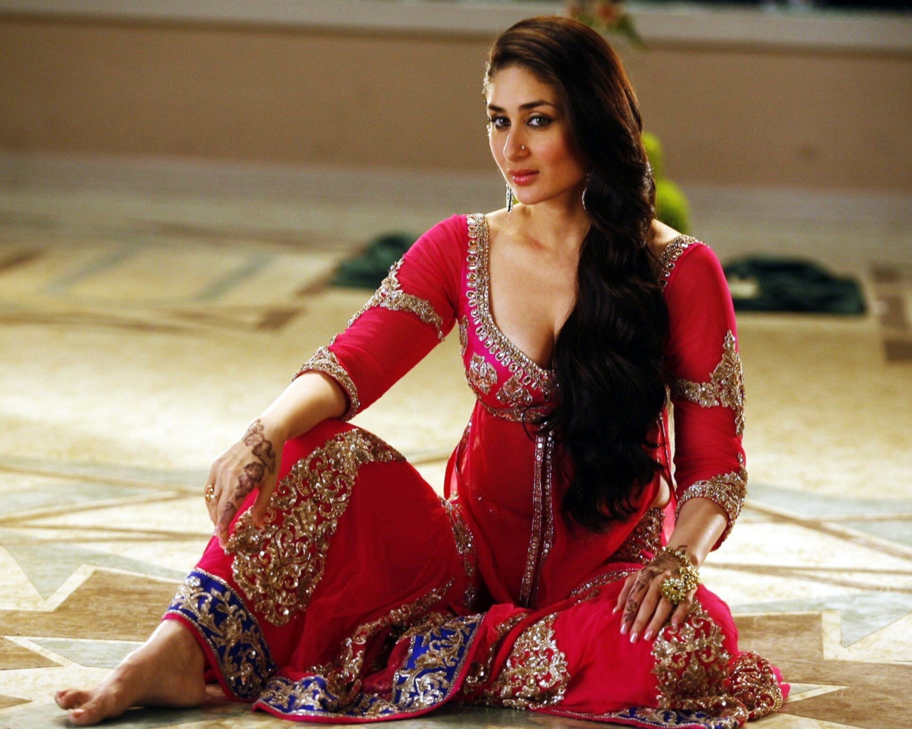 Screenshot №1 pro téma Kareena Kapoor In Agent Vinod 1280x1024