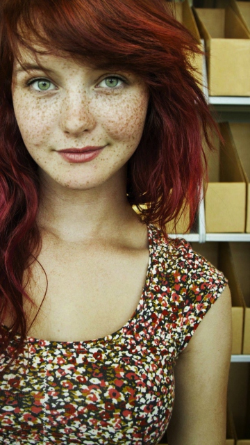 Screenshot №1 pro téma Beautiful Freckled Redhead 360x640