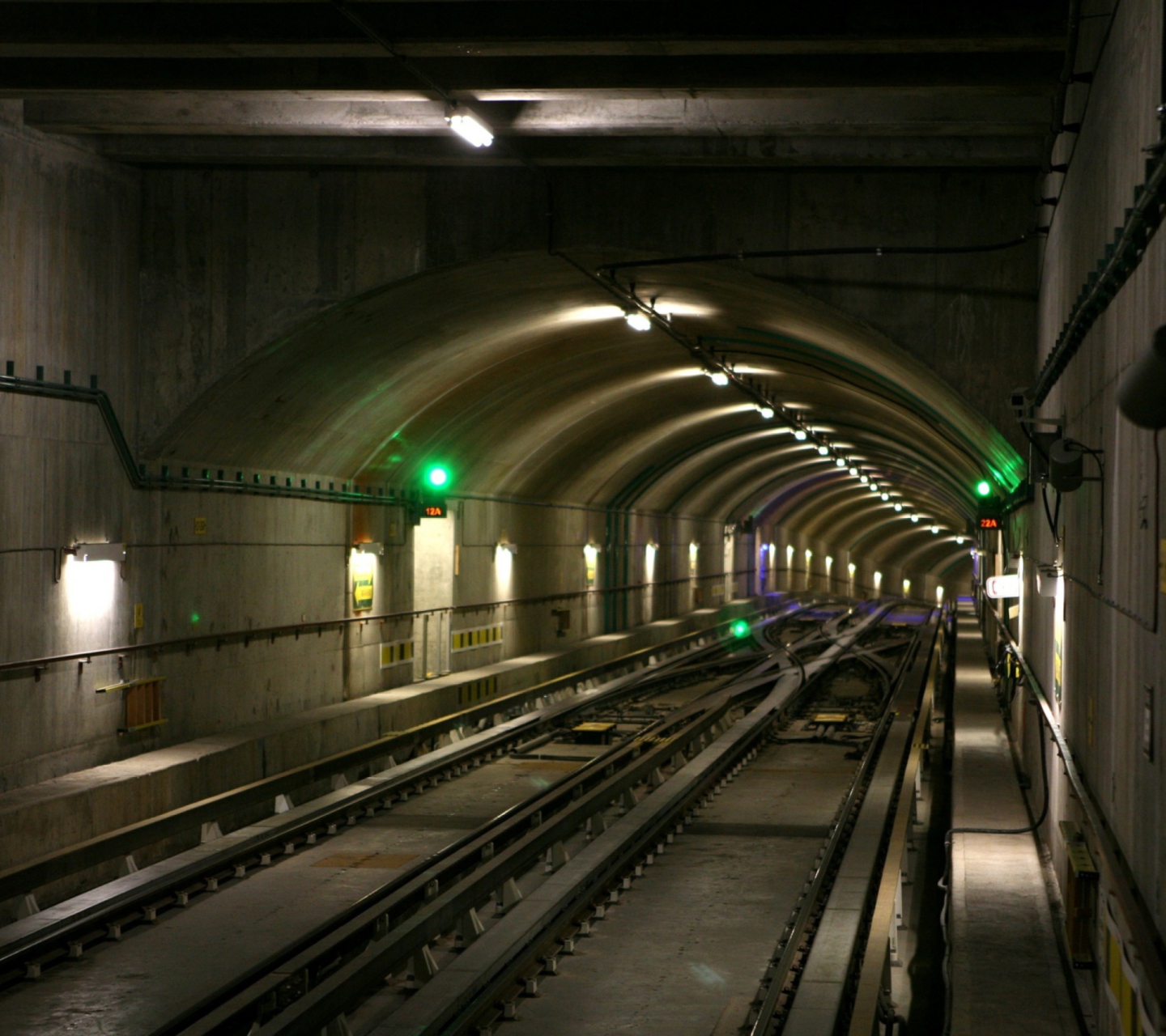 Deep Modern Subway Tunnel wallpaper 1440x1280