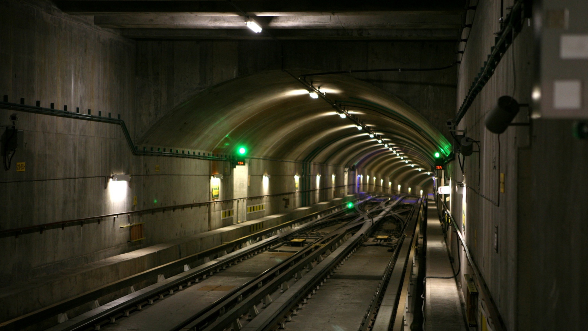 Fondo de pantalla Deep Modern Subway Tunnel 1920x1080