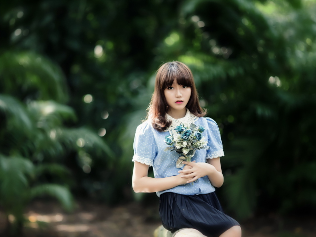 Das Cute Asian Model With Flower Bouquet Wallpaper 640x480