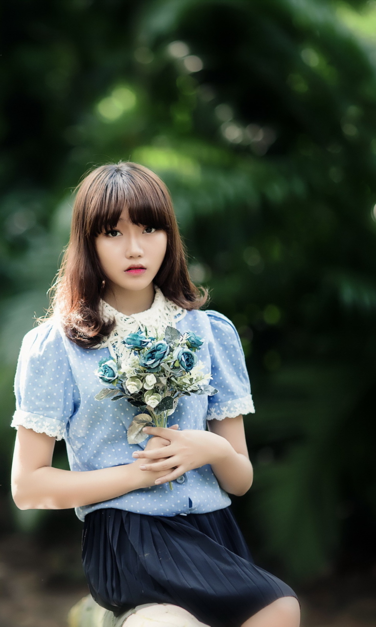 Screenshot №1 pro téma Cute Asian Model With Flower Bouquet 768x1280