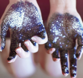 Обои Sparkling Hands на 208x208