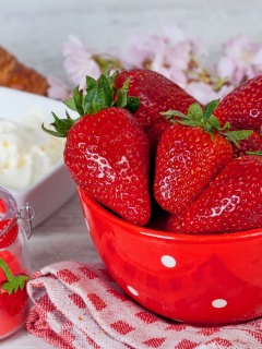 Fondo de pantalla Strawberry and Jam 240x320