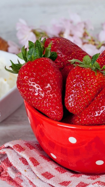 Strawberry and Jam wallpaper 360x640