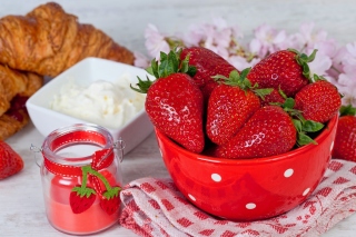 Strawberry and Jam Background for Android, iPhone and iPad