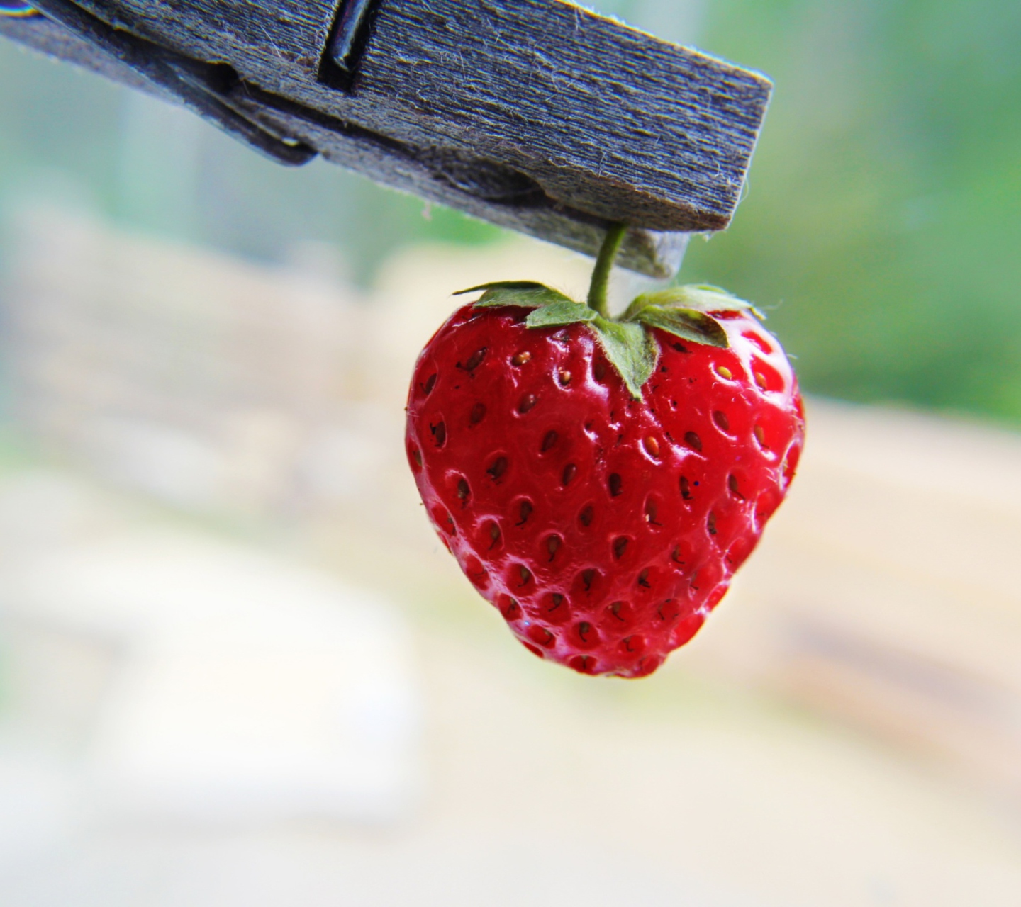 Обои Red Strawberry Heart 1440x1280