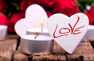 Kostenloses Love Heart And Candles Wallpaper für Android, iPhone und iPad