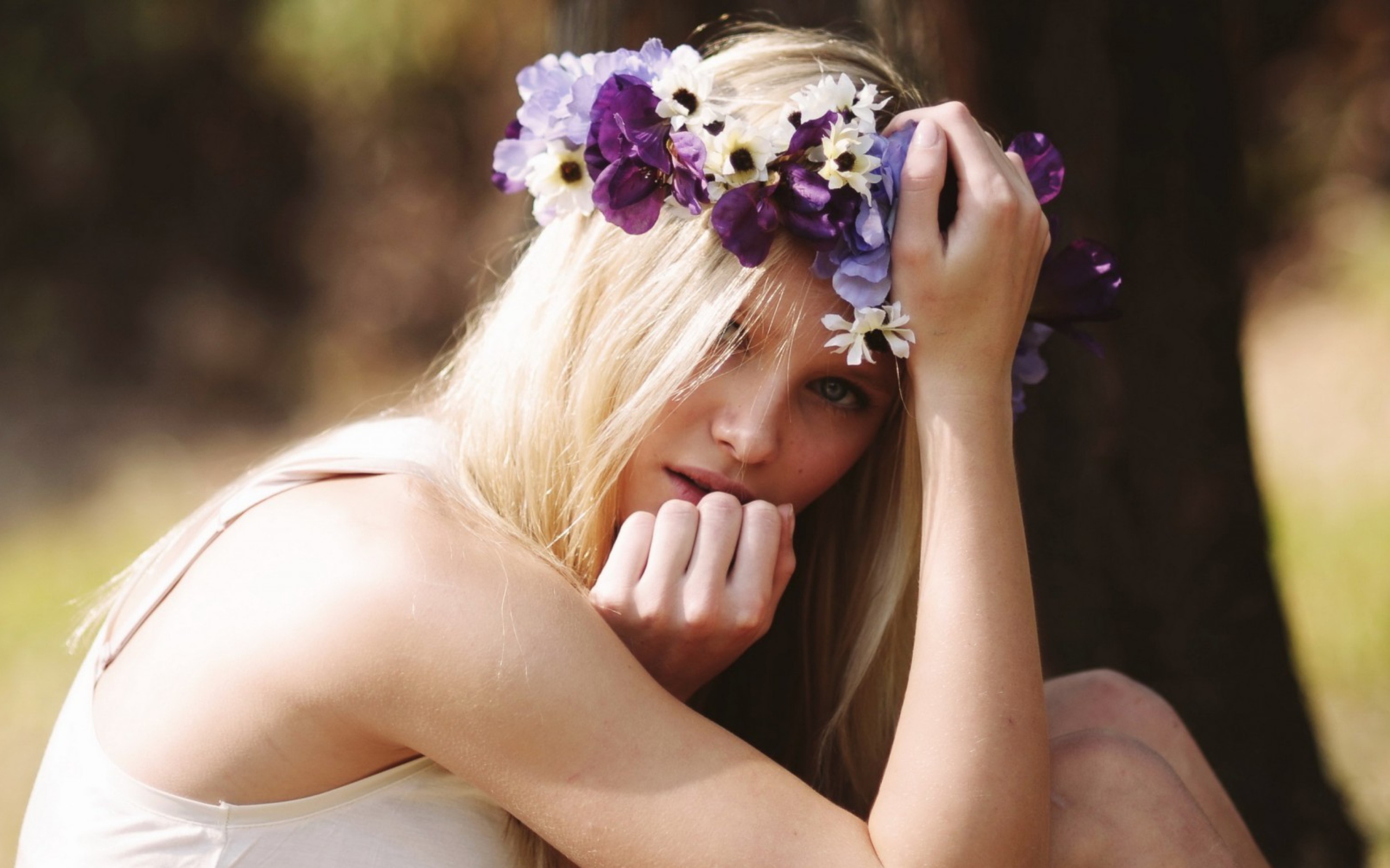 Screenshot №1 pro téma Blonde In Flower Crown 2560x1600