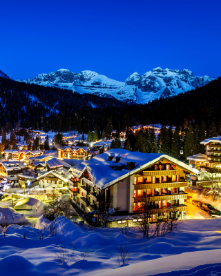 Madonna di campiglio town in Italy Alps - Obrázkek zdarma pro 240x400