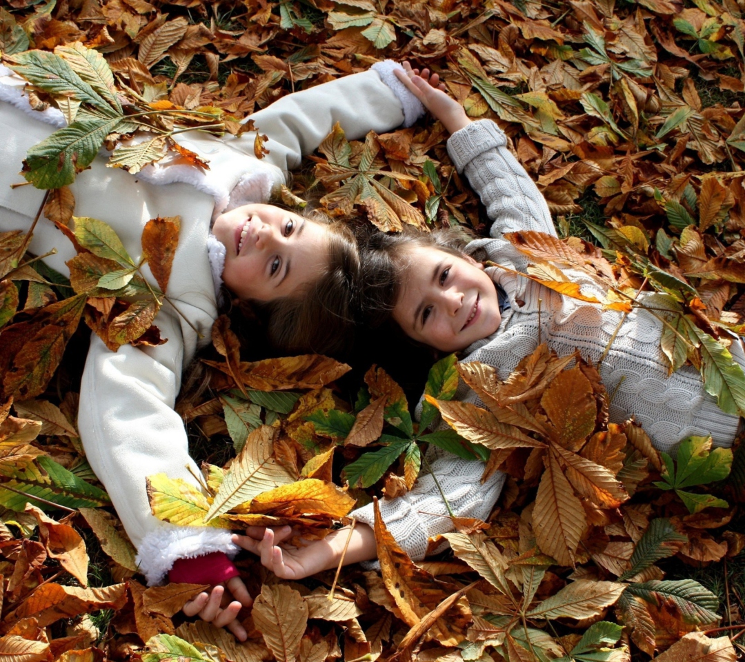Screenshot №1 pro téma Cute Child Girls On Autumn Leaves Carpet 1080x960