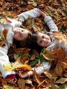 Screenshot №1 pro téma Cute Child Girls On Autumn Leaves Carpet 132x176