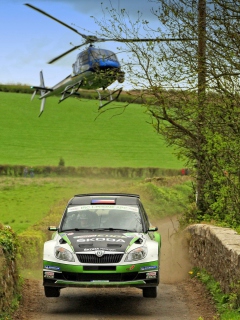 Das Skoda Fabia & Helicopter Wallpaper 240x320