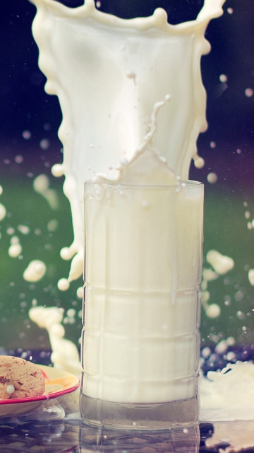 Das Glass Of Milk Wallpaper 360x640
