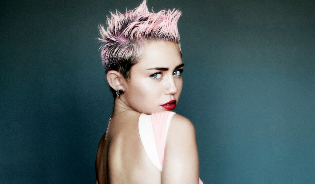 Обои Miley Cyrus For V Magazine 1024x600