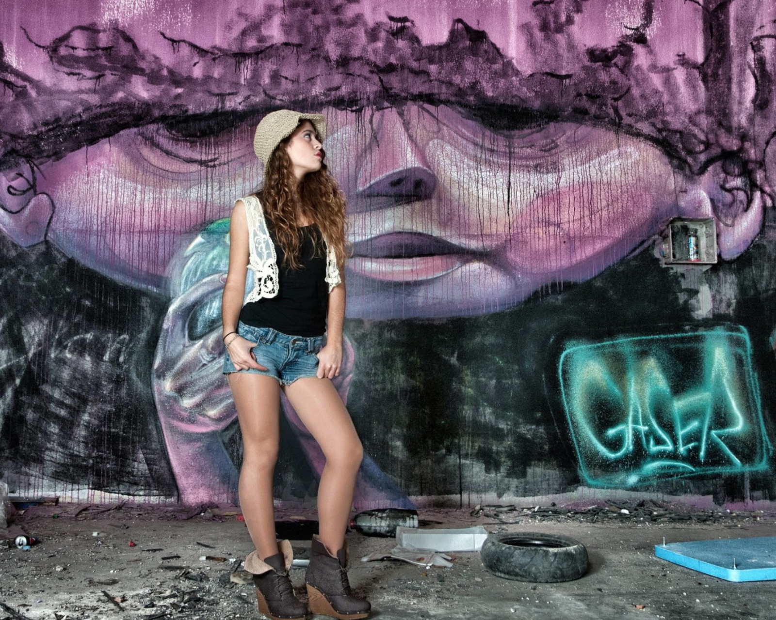 Girl In Front Of Graffiti Wall wallpaper 1600x1280