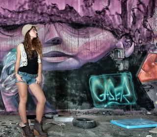 Kostenloses Girl In Front Of Graffiti Wall Wallpaper für iPad 3