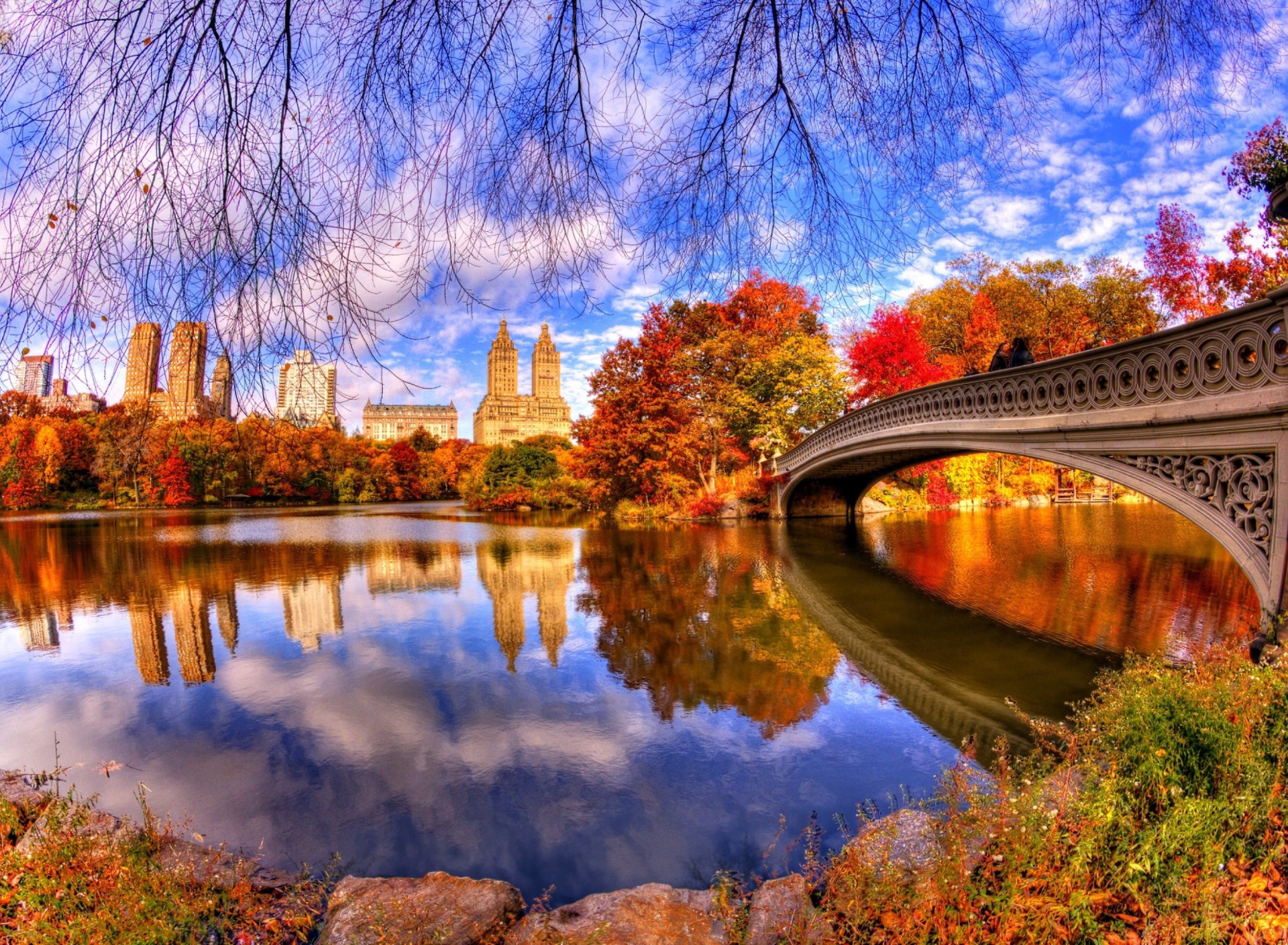 Architecture Reflection in Central Park wallpaper 1920x1408