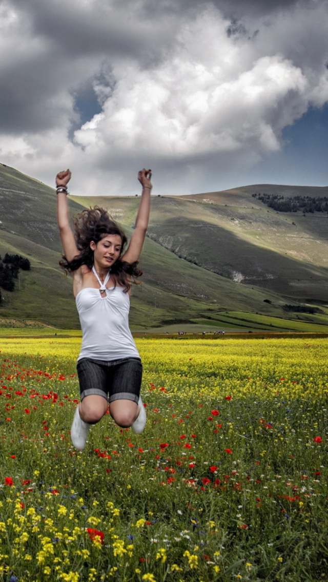 Happy Girl Jumping wallpaper 640x1136