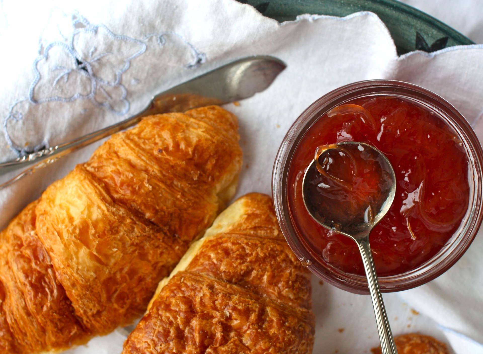 Das Croissants and Jam Wallpaper 1920x1408