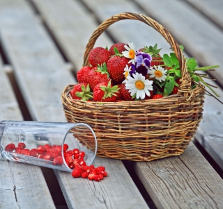 Strawberry Basket Picture for 208x208