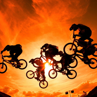Bikers In The Sun - Obrázkek zdarma pro 1024x1024