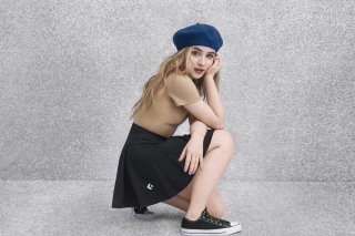 Free Sabrina Carpenter Picture for Android, iPhone and iPad